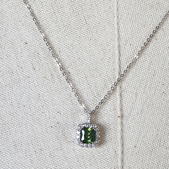 NWT Ryze Shamrock Green & White Cubic Zirconia .925 Sterling Silver 18" Necklace - Picture 3 of 10